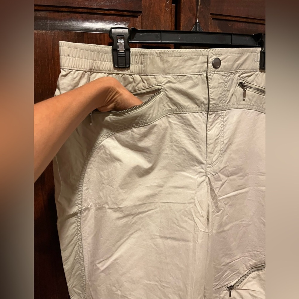 Urban Outfitters windbreaker wide leg pants, elastic waist. Green & ivory. XXL - Picture 15 of 16